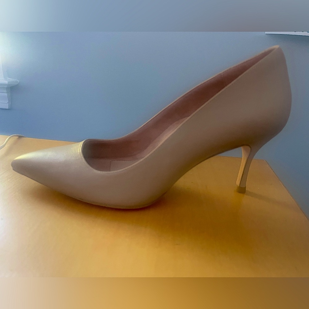 Ally beige leather pump size 11